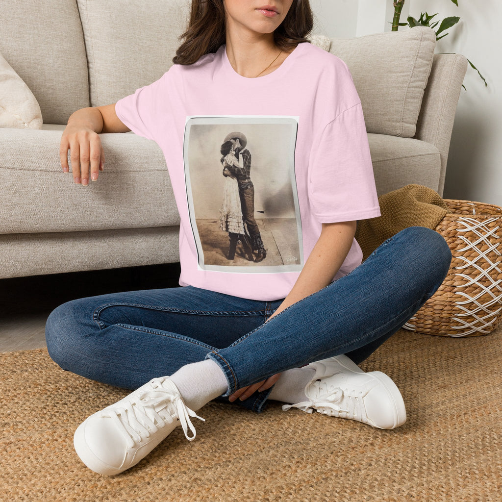 Vintage Couple Embrace T‑Shirt – Retro Romantic Photo Tee