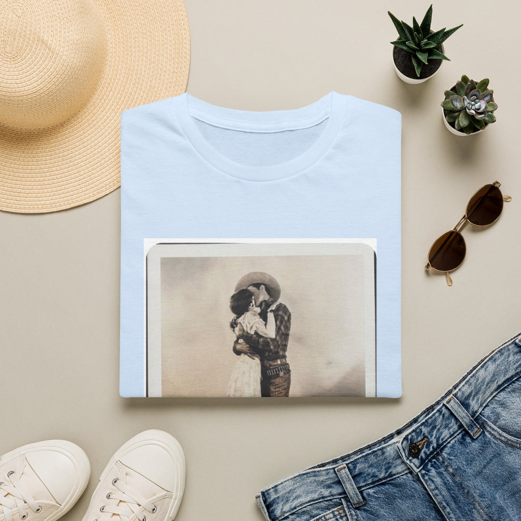 Vintage Couple Embrace T‑Shirt – Retro Romantic Photo Tee