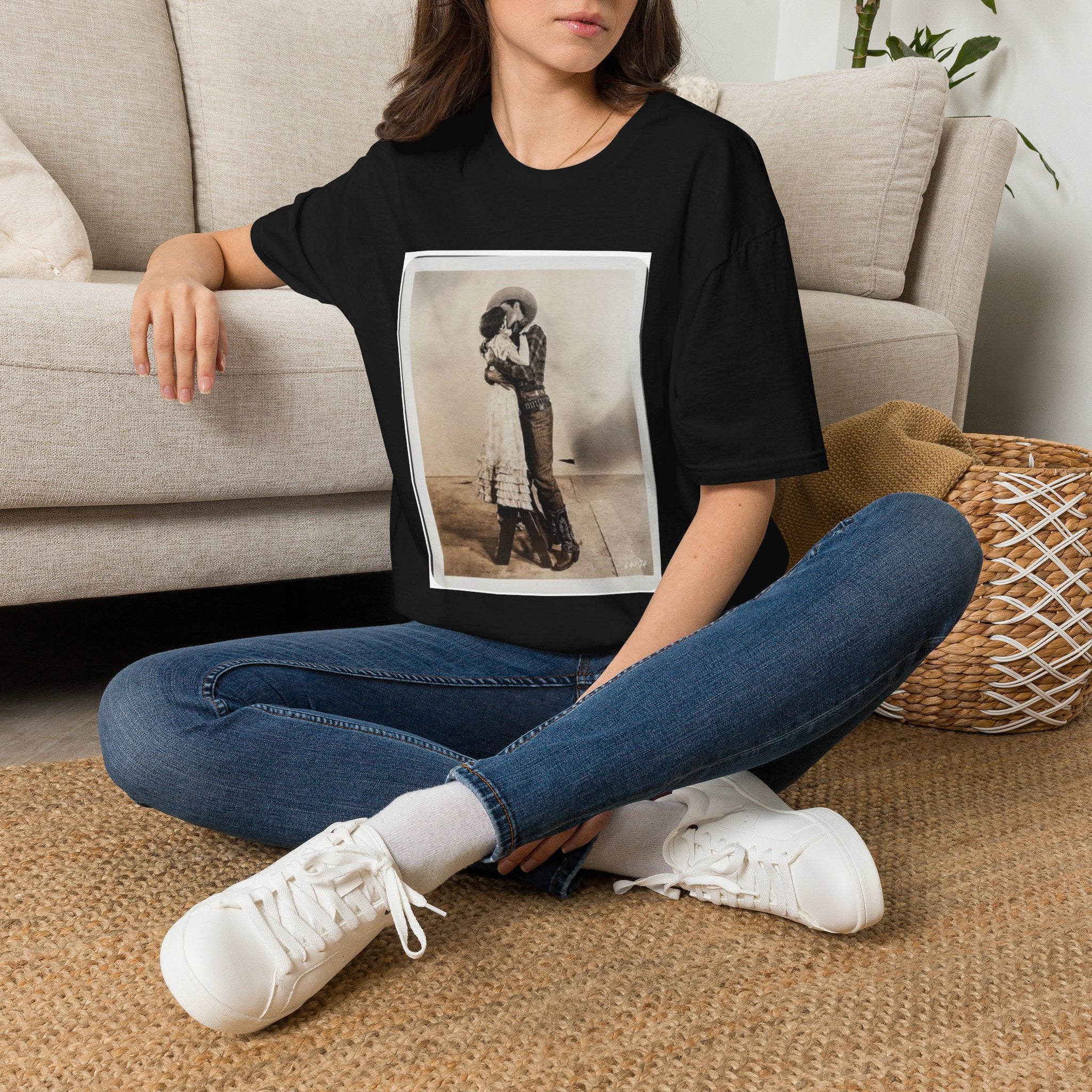 Vintage Couple Embrace T‑Shirt – Retro Romantic Photo Tee