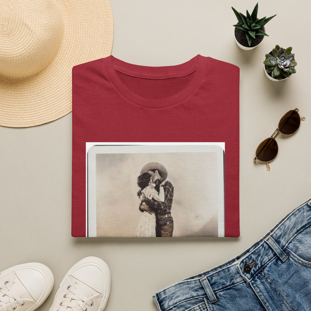 Vintage Couple Embrace T‑Shirt – Retro Romantic Photo Tee