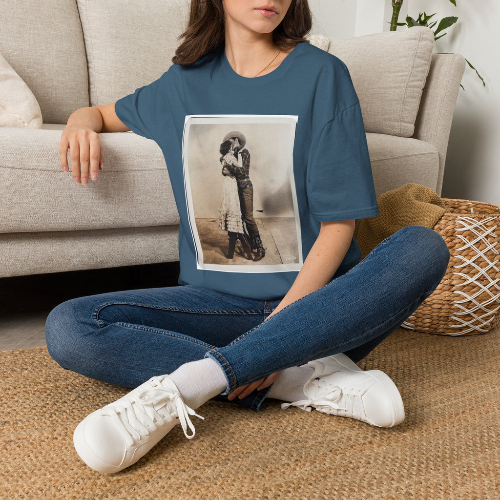 Vintage Couple Embrace T‑Shirt – Retro Romantic Photo Tee