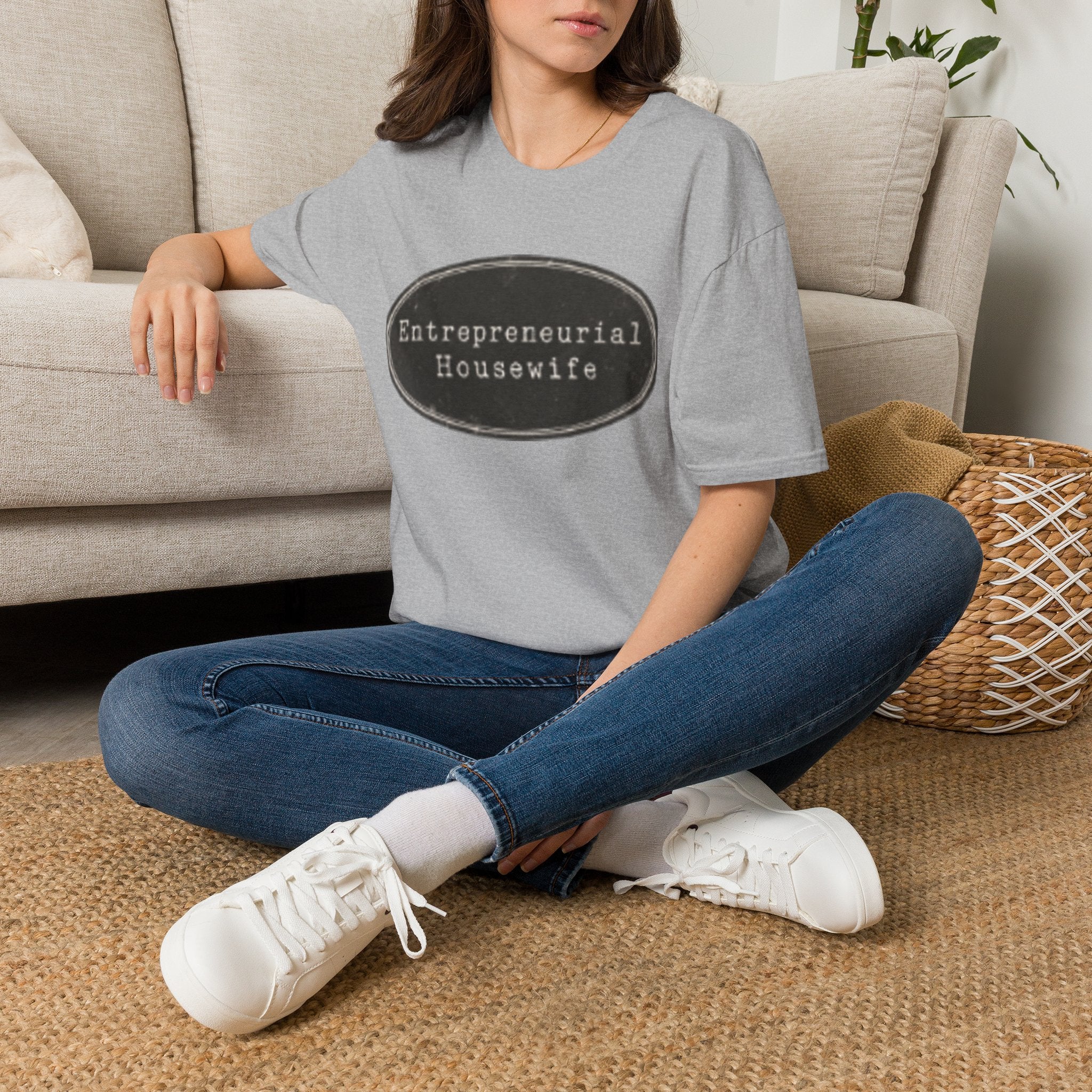 Entrepreneurial Housewife T-Shirt — Vintage Typewriter Badge Tee for Women Entrepreneurs