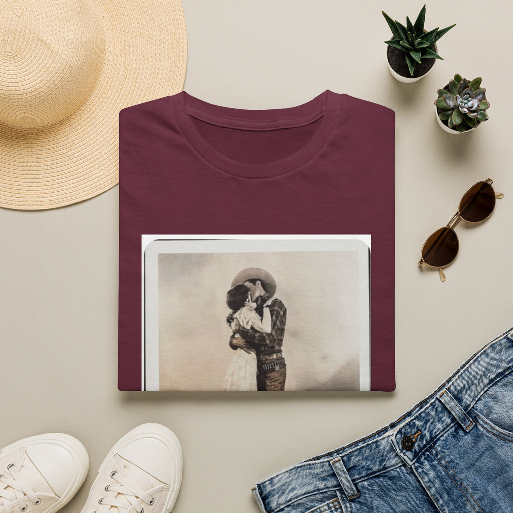 Vintage Couple Embrace T‑Shirt – Retro Romantic Photo Tee