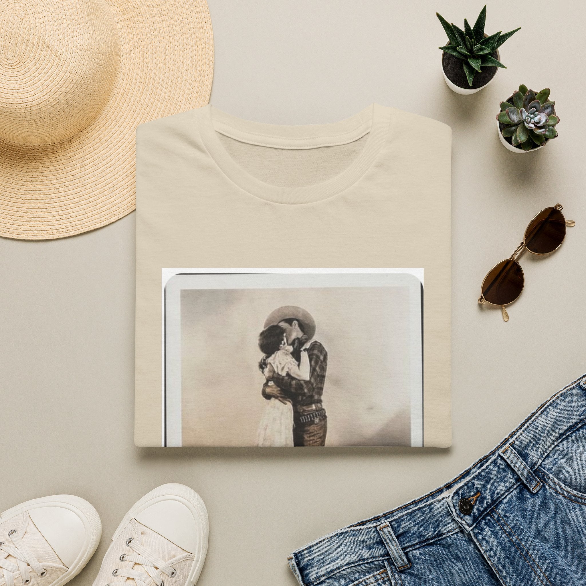 Vintage Couple Embrace T‑Shirt – Retro Romantic Photo Tee