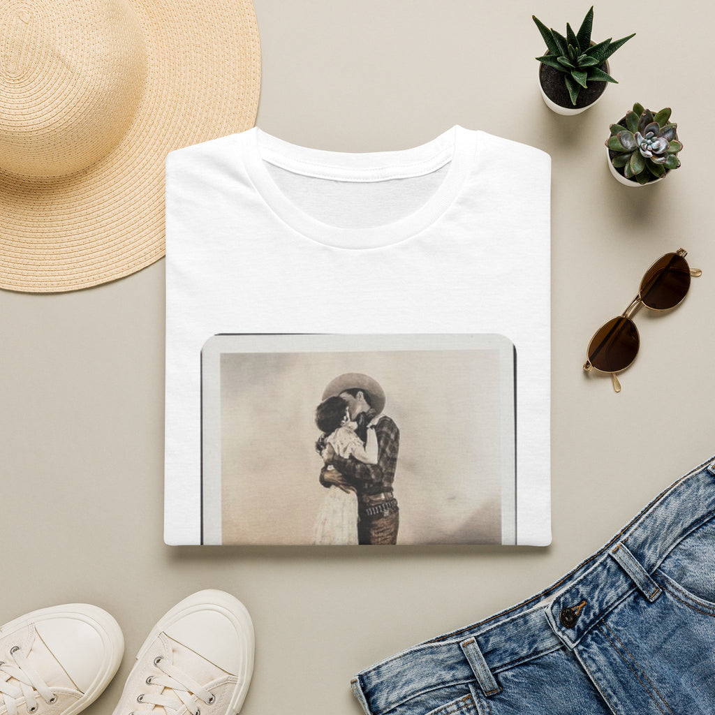 Vintage Couple Embrace T‑Shirt – Retro Romantic Photo Tee