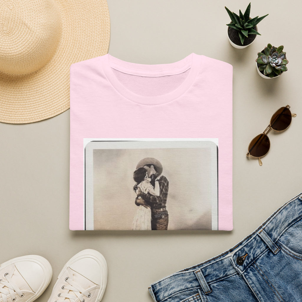 Vintage Couple Embrace T‑Shirt – Retro Romantic Photo Tee