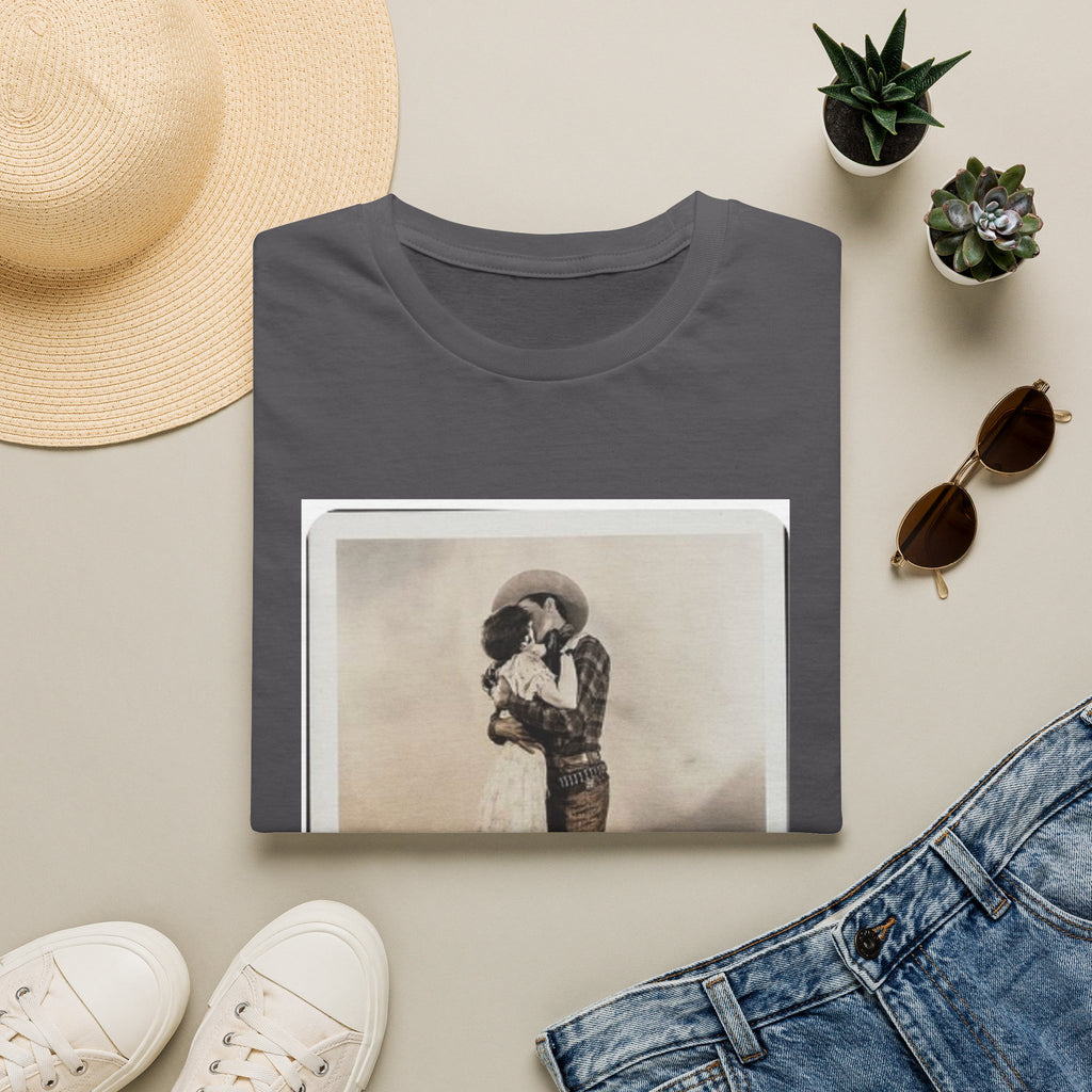 Vintage Couple Embrace T‑Shirt – Retro Romantic Photo Tee