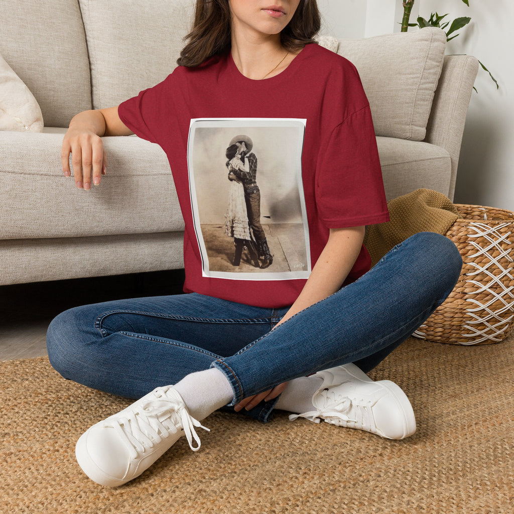 Vintage Couple Embrace T‑Shirt – Retro Romantic Photo Tee