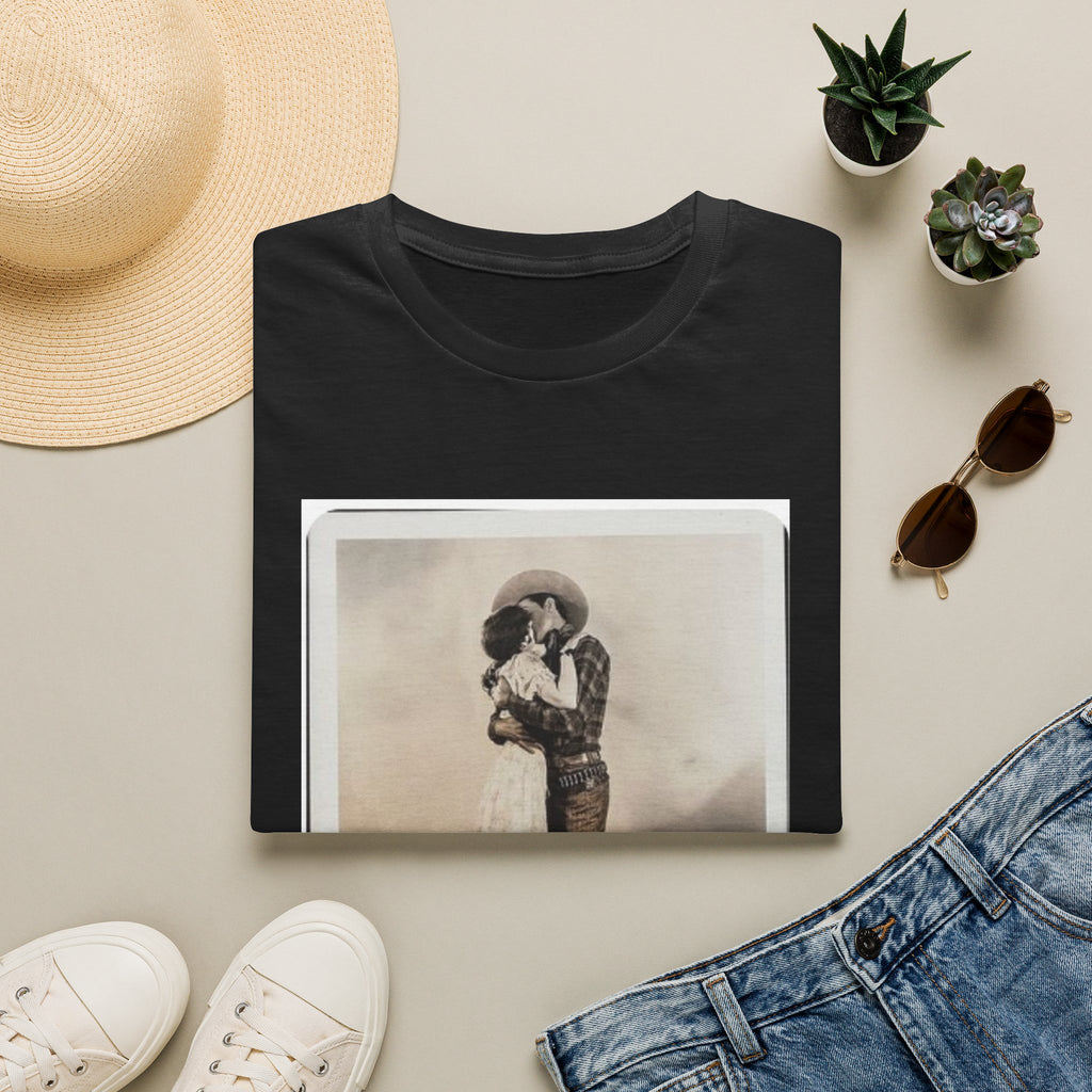 Vintage Couple Embrace T‑Shirt – Retro Romantic Photo Tee